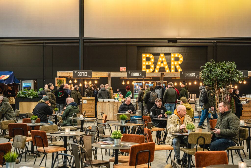 Er zijn voldoende mogelijkheden om even lekker te zitten en iets te eten of te drinken.